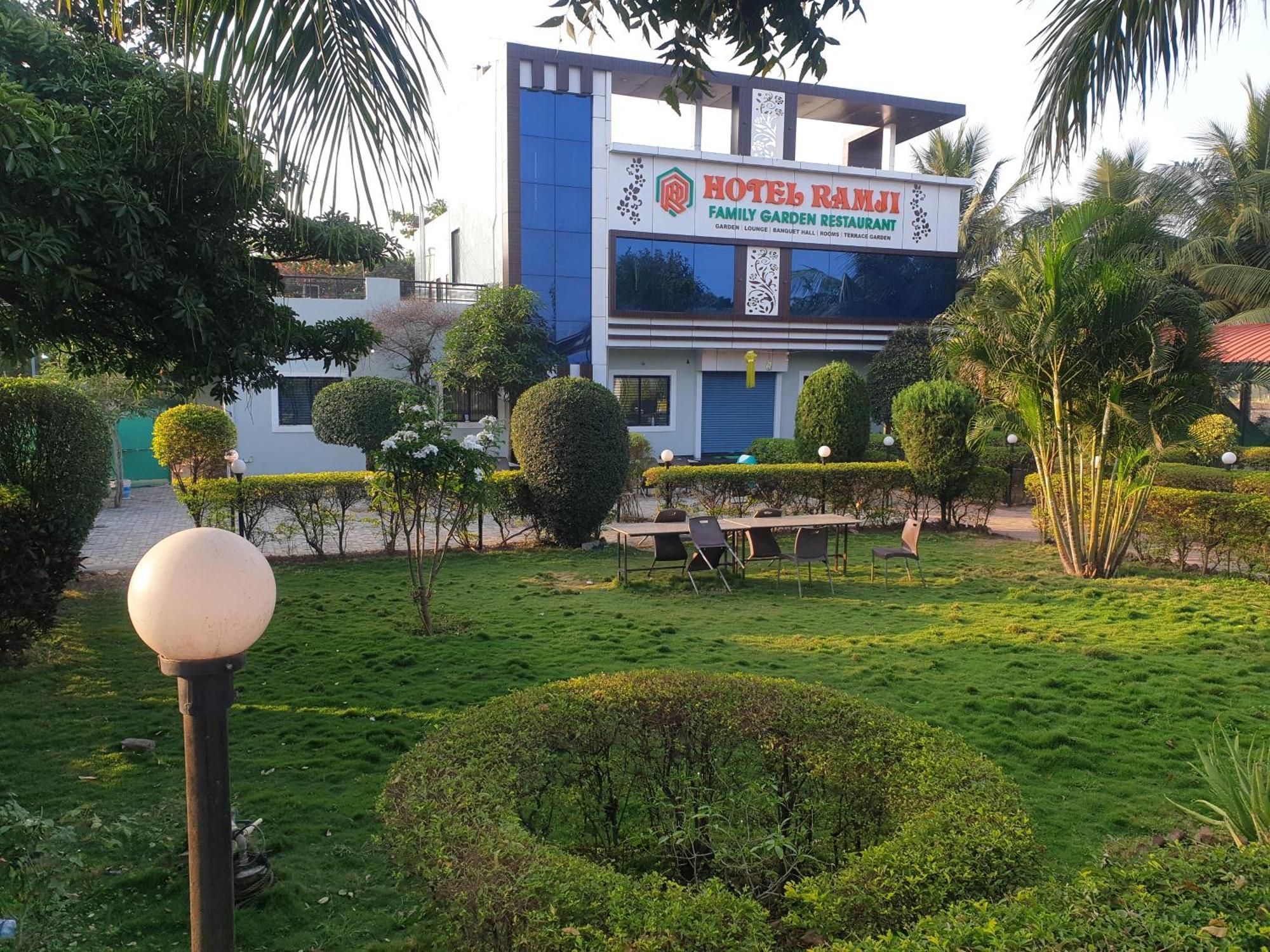 Hotel Ramji Karmad Exterior photo